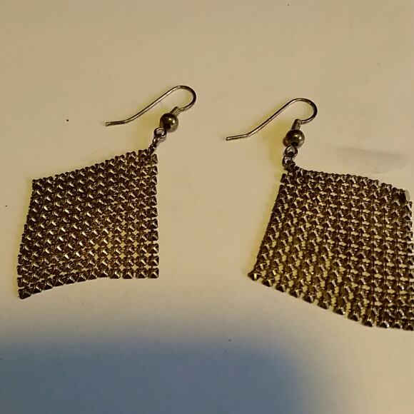 Unique Vintage Gold Tone Metal Earrings. 0 - Picture 2 of 4